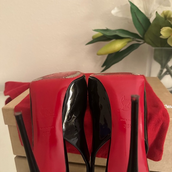 Christian Louboutin - Picture 6 of 10